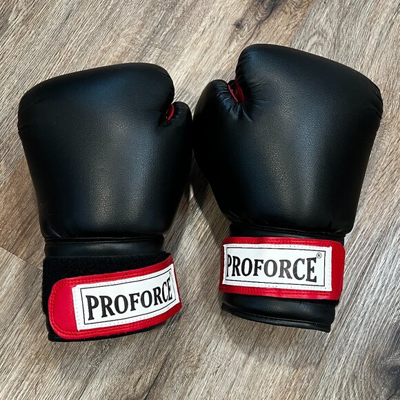 ProForce Leatherette Boxing Gloves 8oz - Picture 1 of 5